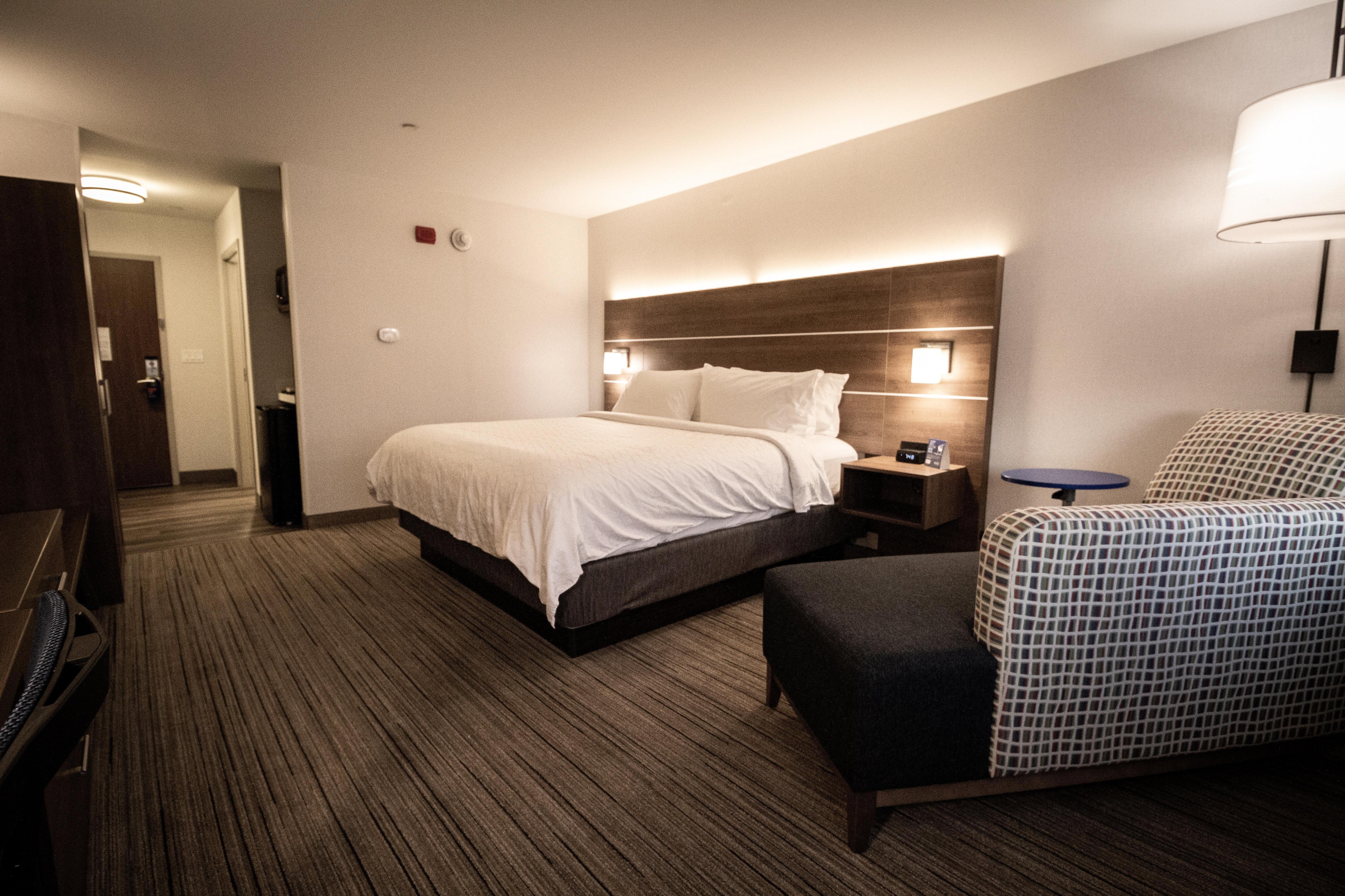 Holiday Inn Express & Suites - Boston South - Randolph By Ihg Bagian luar foto