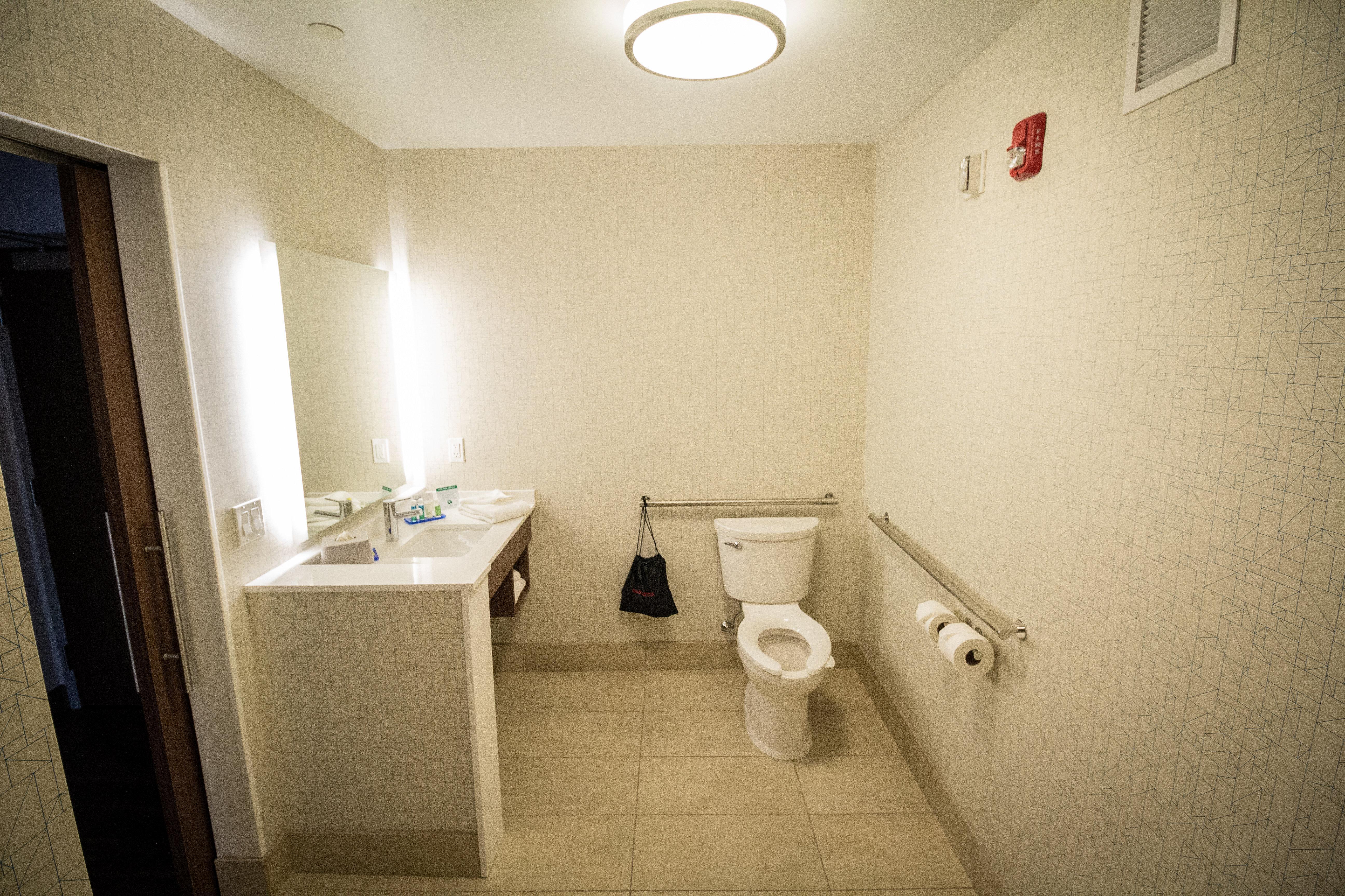 Holiday Inn Express & Suites - Boston South - Randolph By Ihg Bagian luar foto
