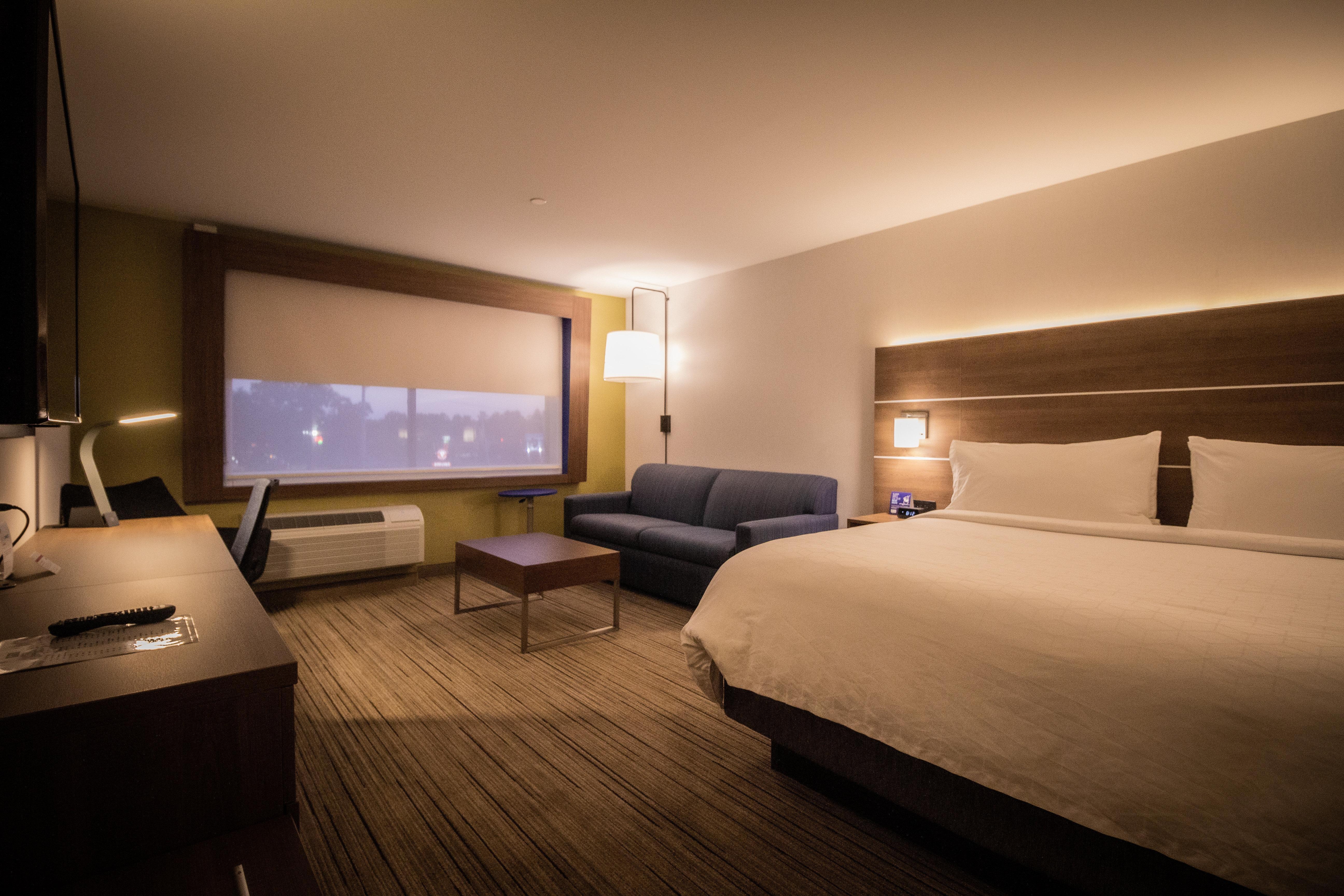 Holiday Inn Express & Suites - Boston South - Randolph By Ihg Bagian luar foto
