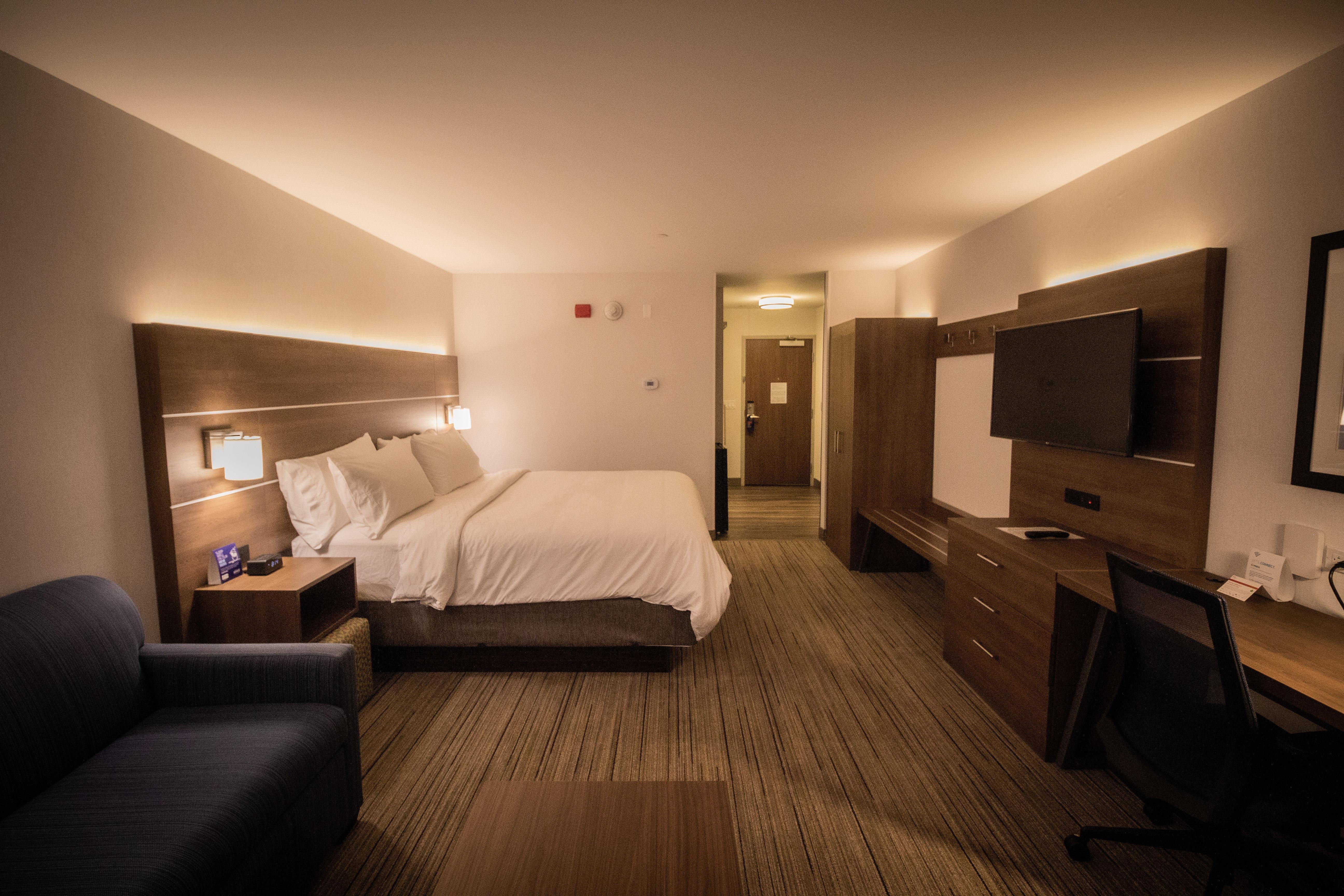 Holiday Inn Express & Suites - Boston South - Randolph By Ihg Bagian luar foto